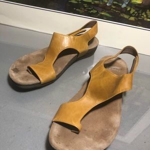 Dansko sandals sz 39
